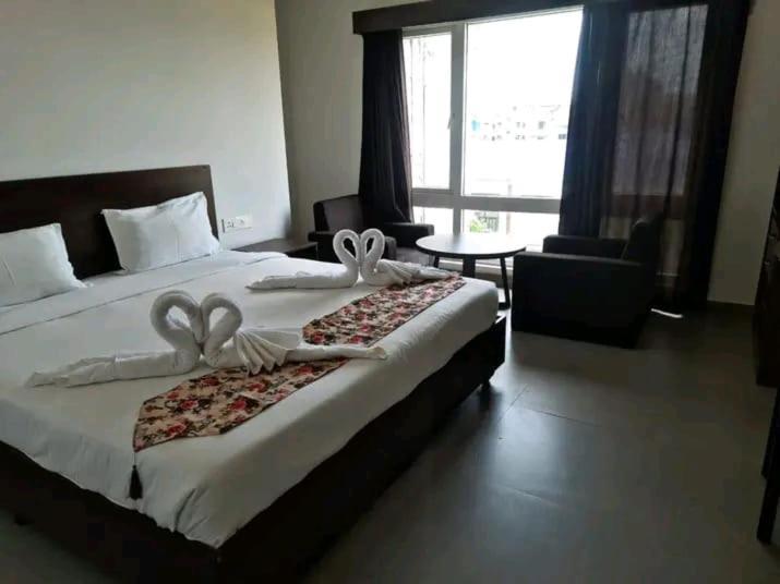Hotel East International Tinsukia Ngoại thất bức ảnh
