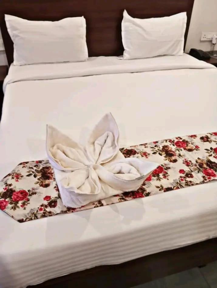 Hotel East International Tinsukia Ngoại thất bức ảnh